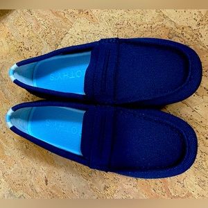 Gorgeous blue Rothy’s driving moccasins. Size 8.5.